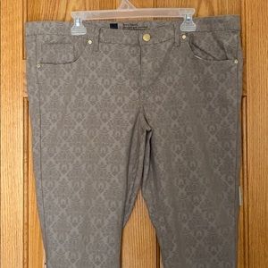 Women’s ankle skinny jeans